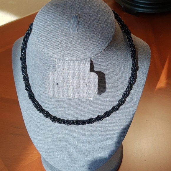 Black twisted beaded necklace.📿 - Picture 3 of 4